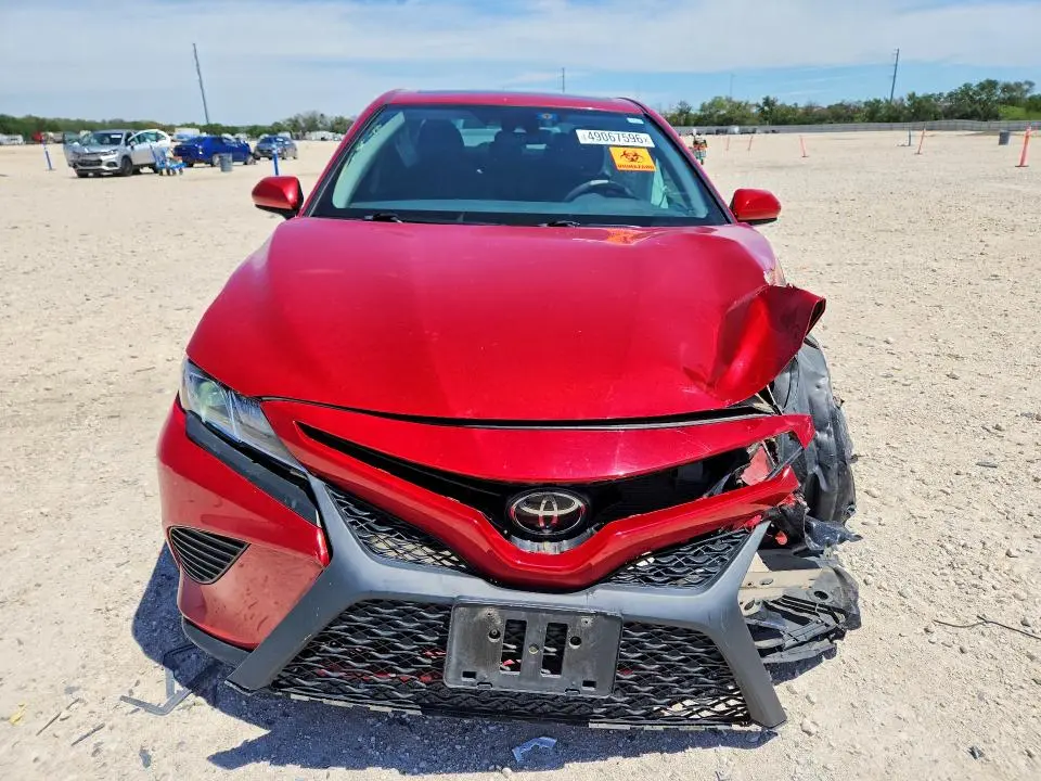 2019 TOYOTA CAMRY SE  