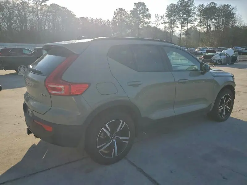 2023 VOLVO XC40 PLUS  