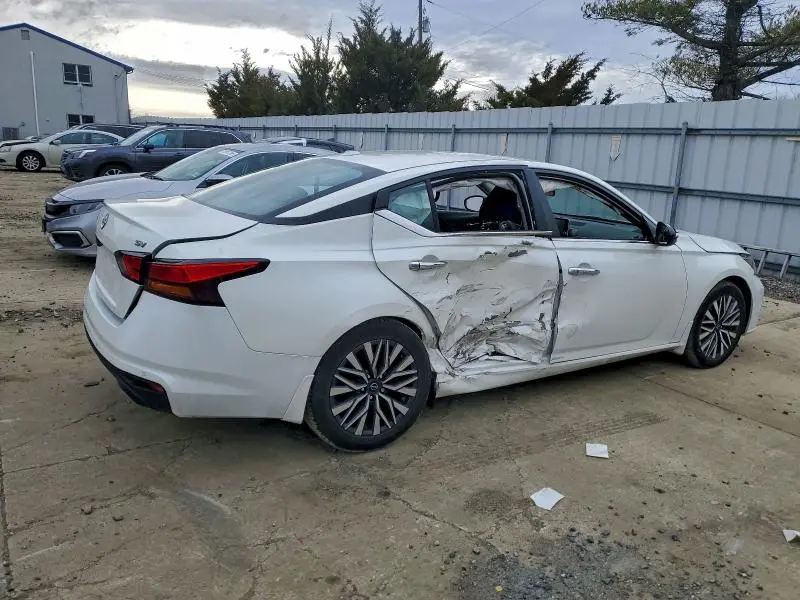 2024 NISSAN ALTIMA SV  