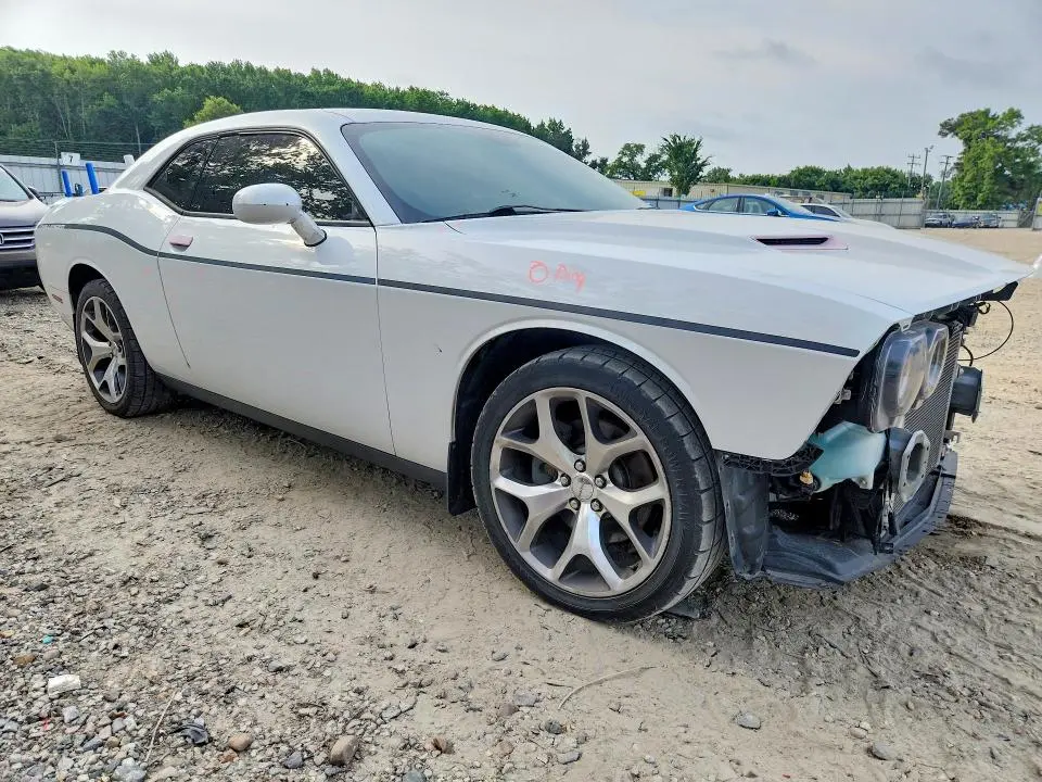 2016 DODGE CHALLENGER SXT  