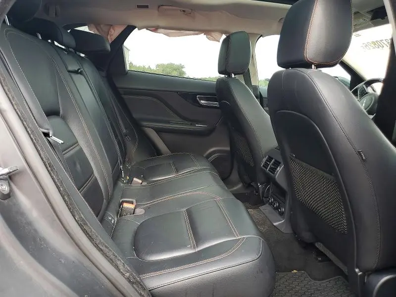 2018 JAGUAR F-PACE PRESTIGE  