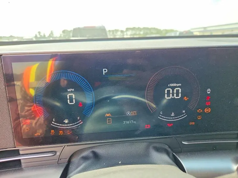2025 HYUNDAI KONA SE  