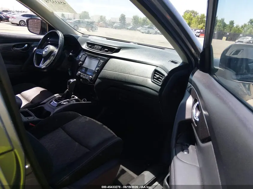 2017 NISSAN ROGUE SV