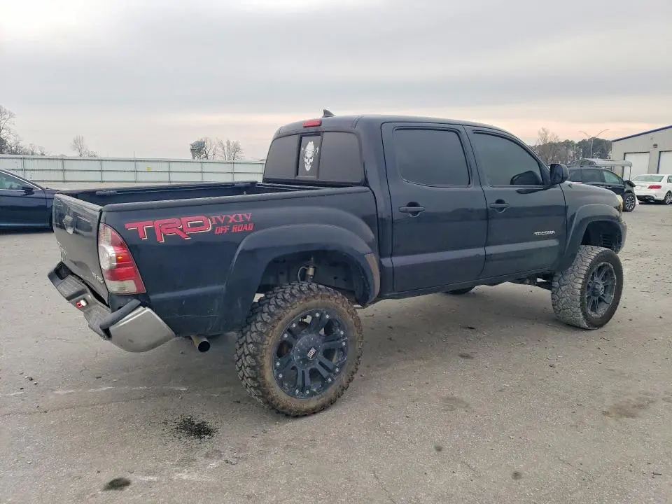 2015 TOYOTA TACOMA V6  