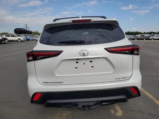 2024 TOYOTA HIGHLANDER LE  