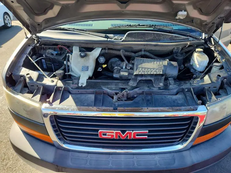 2011 GMC SAVANA G3500 LT  