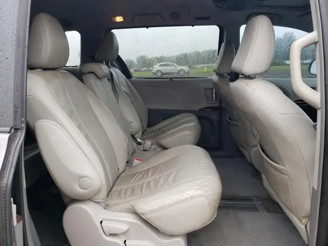 2014 TOYOTA SIENNA XLE  