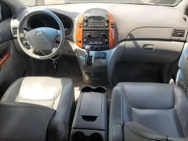 2010 TOYOTA SIENNA XLE