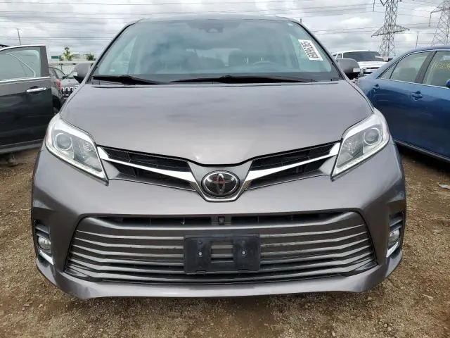 2020 TOYOTA SIENNA XLE  