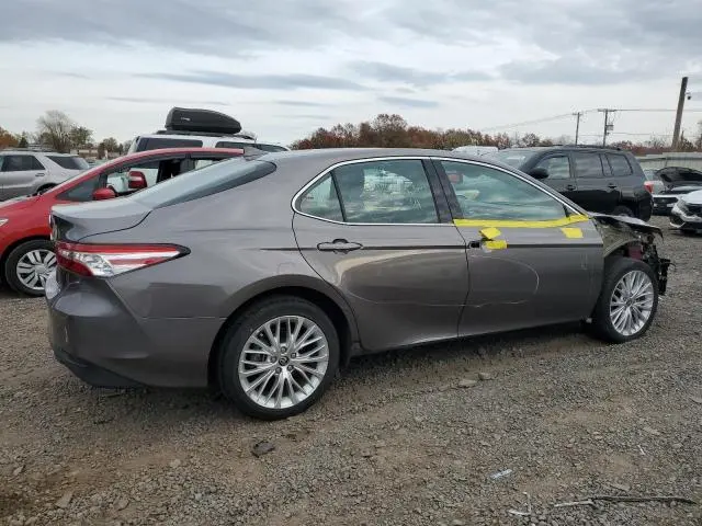 2020 TOYOTA CAMRY XLE  