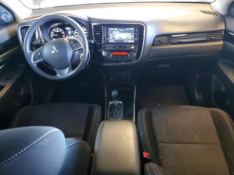 2019 MITSUBISHI OUTLANDER SE  