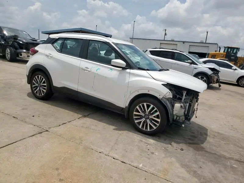 2022 NISSAN KICKS SV  