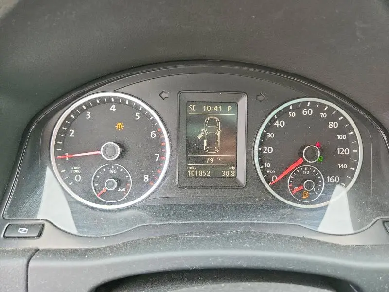2010 VOLKSWAGEN TIGUAN SE  