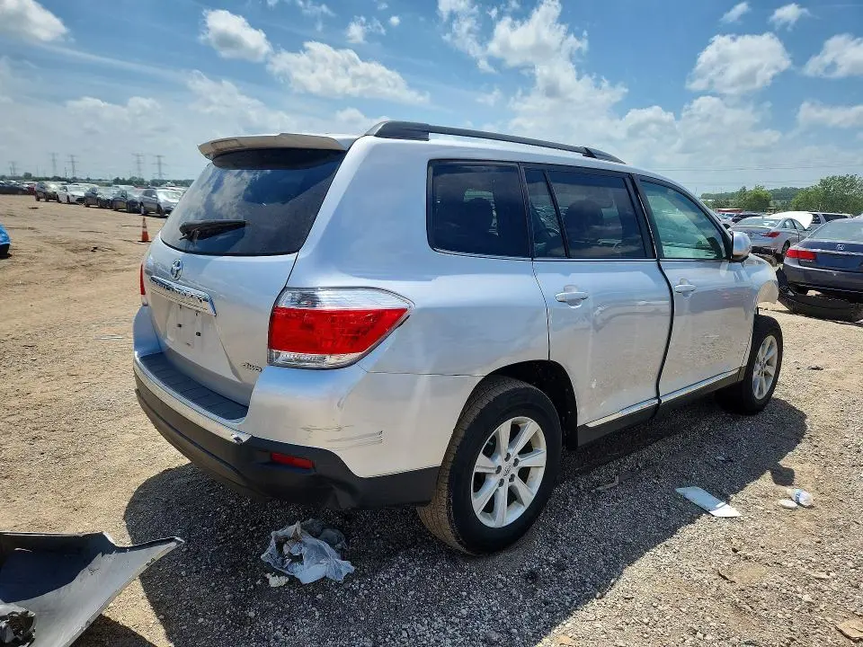2012 TOYOTA HIGHLANDER SE  