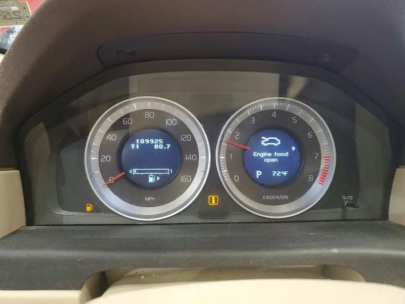 2012 VOLVO XC70 3.2  