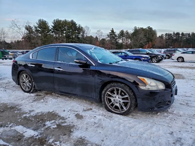2010 NISSAN MAXIMA S  