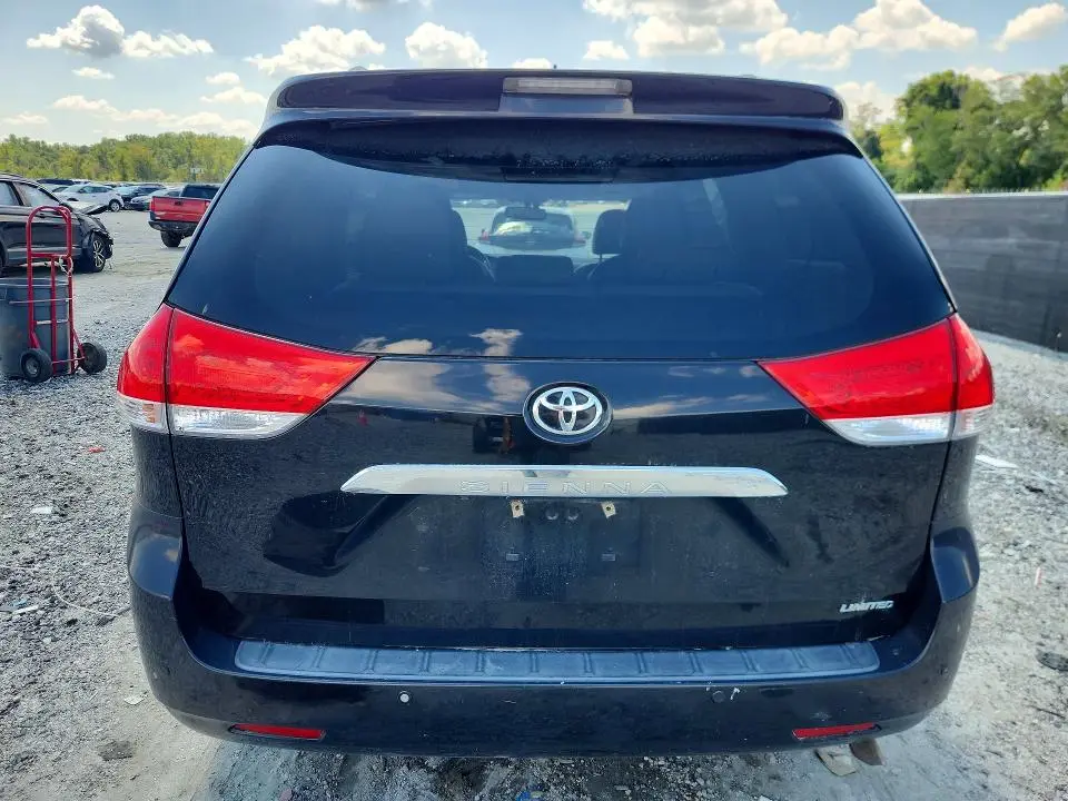 2013 TOYOTA SIENNA LIMITED 7-PASSENGER  