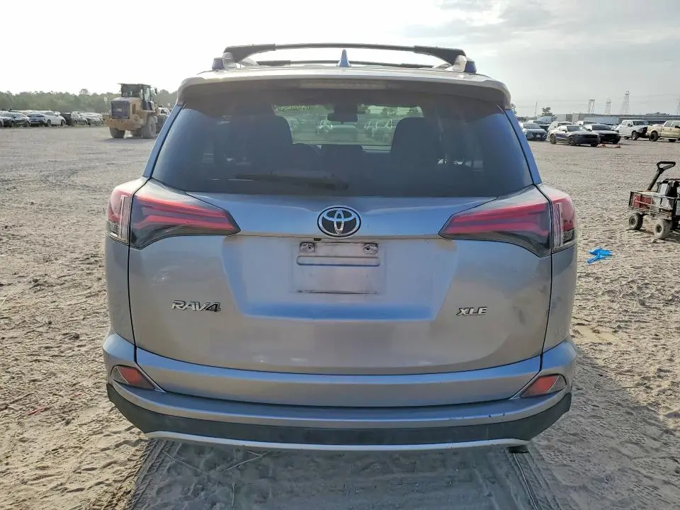 2018 TOYOTA RAV4 XLE  