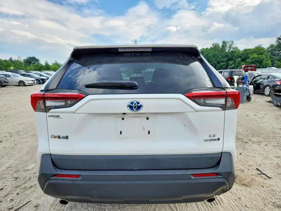 2020 TOYOTA RAV4 LE  