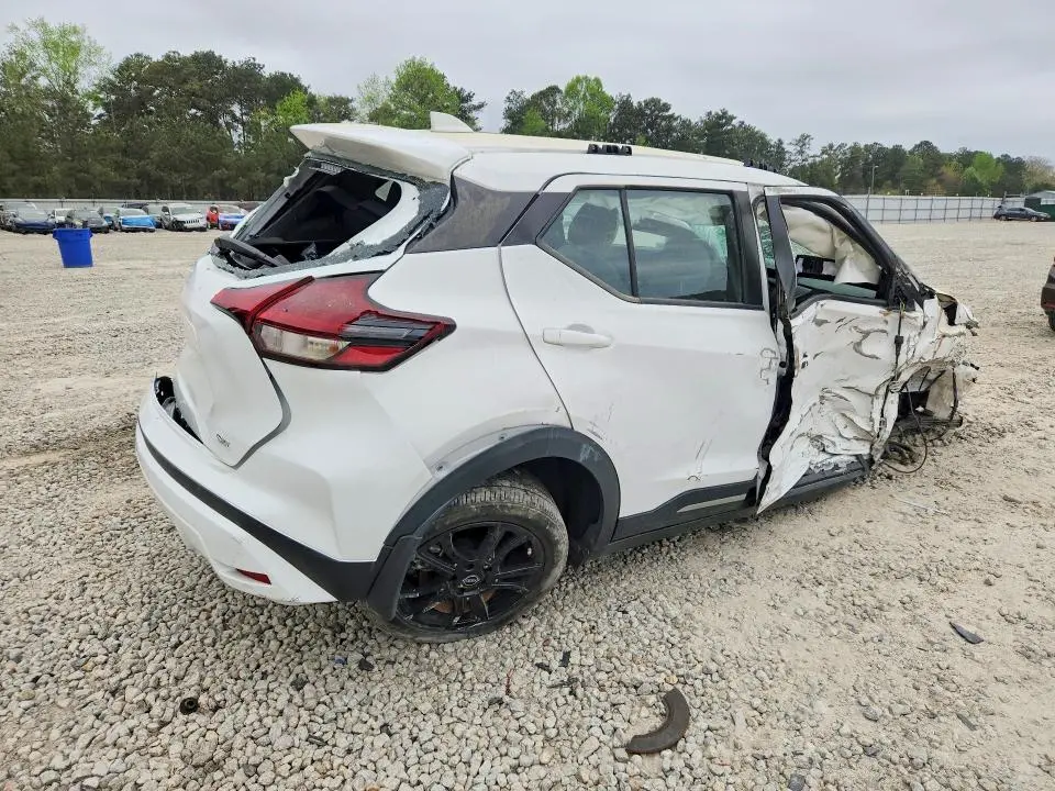 2023 NISSAN KICKS SR  