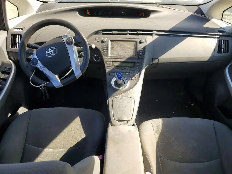 2010 TOYOTA PRIUS III  