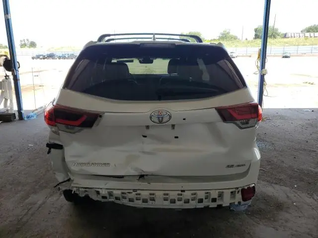 2019 TOYOTA HIGHLANDER SE  