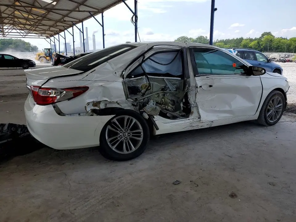 2016 TOYOTA CAMRY SE  