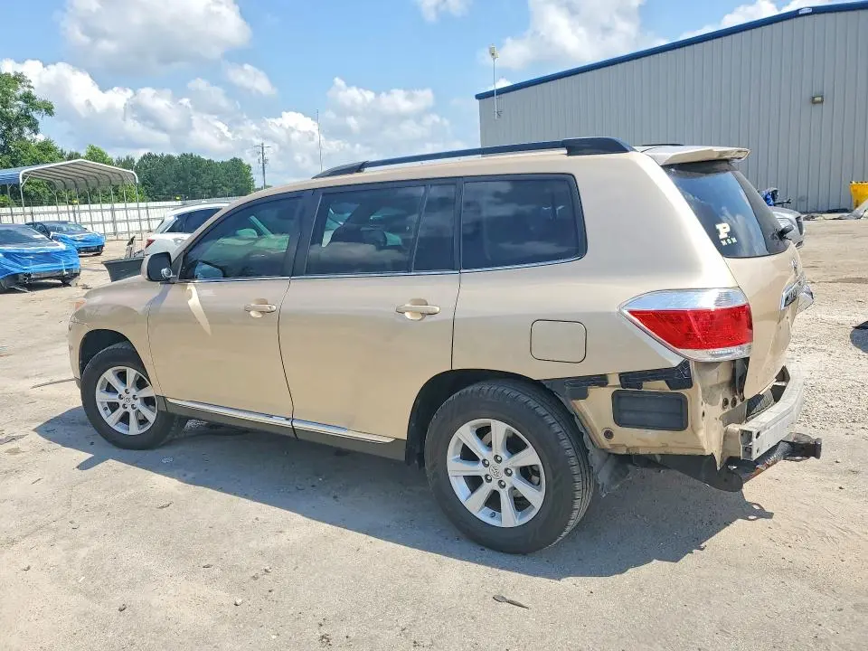 2013 TOYOTA HIGHLANDER SE  