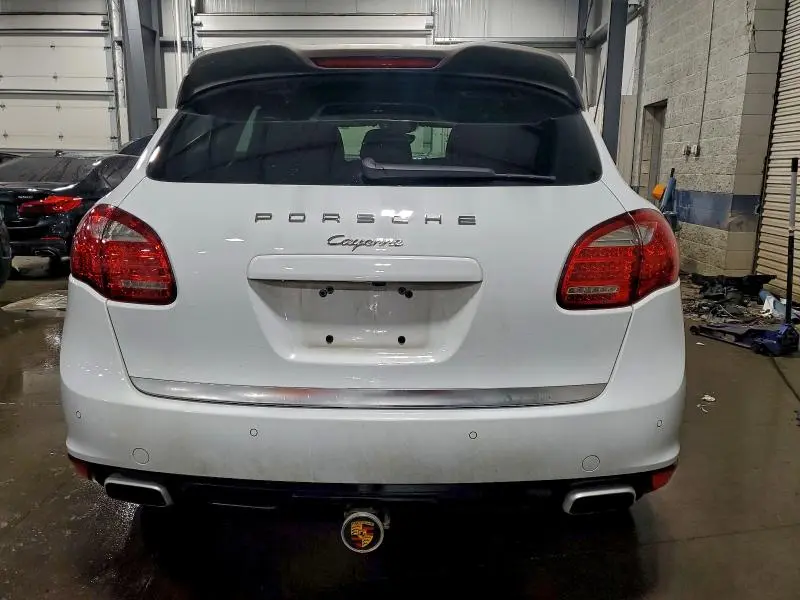 2014 PORSCHE CAYENNE   