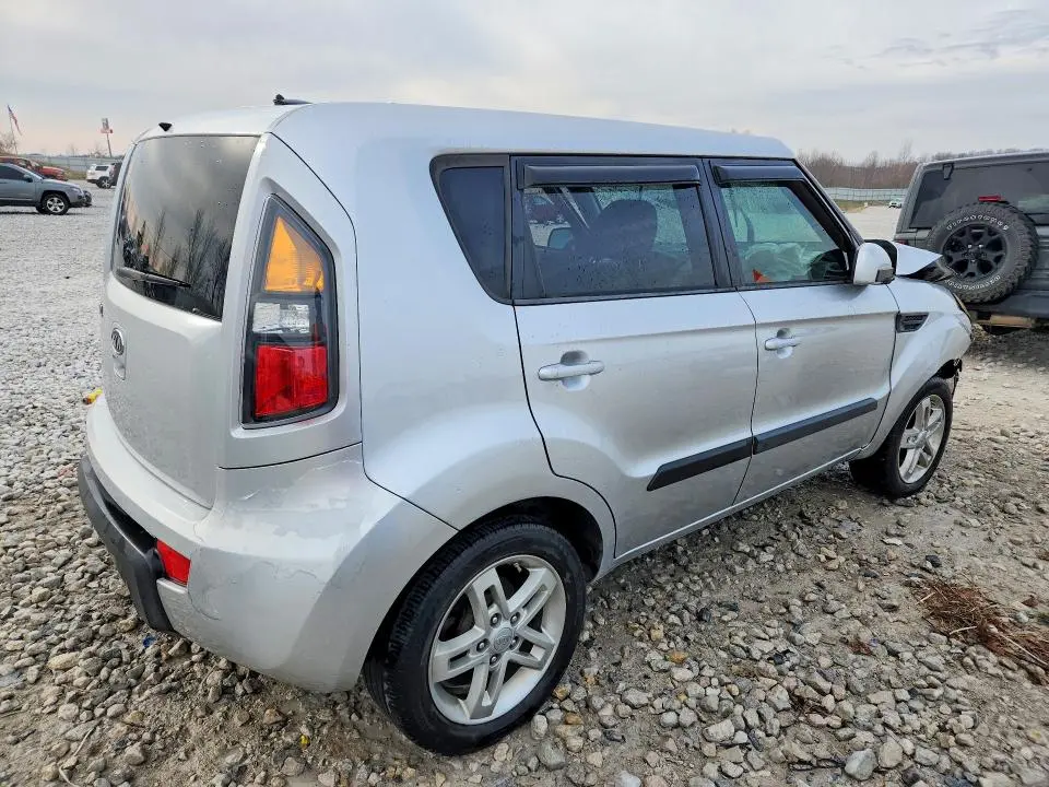 2011 KIA SOUL +  