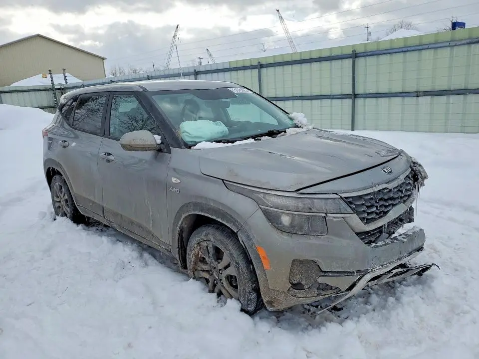 2021 KIA SELTOS LX  