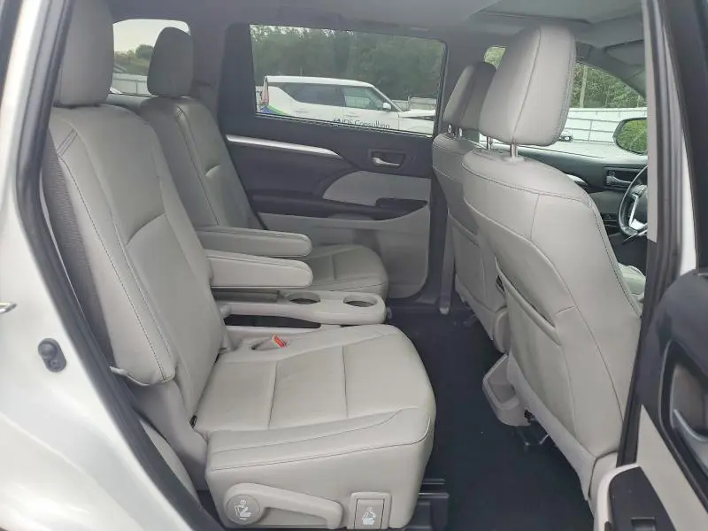 2019 TOYOTA HIGHLANDER XLE  
