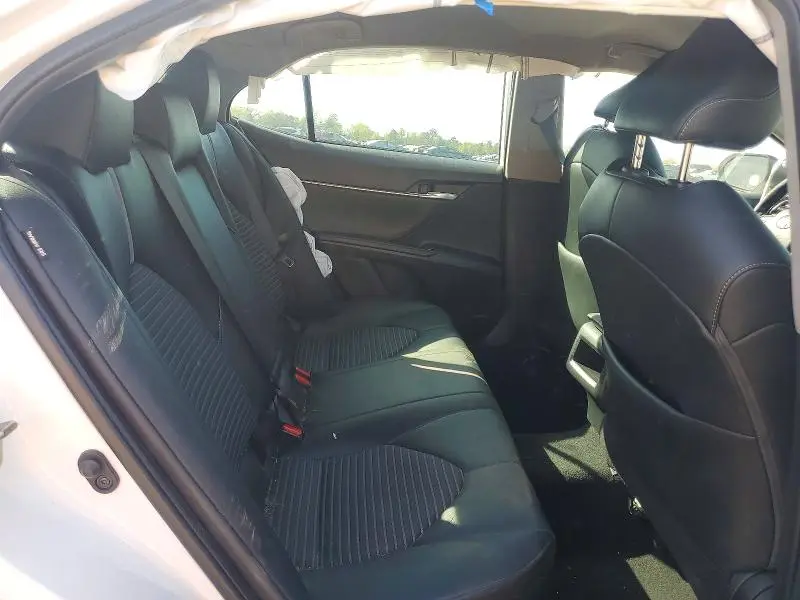 2019 TOYOTA CAMRY SE  
