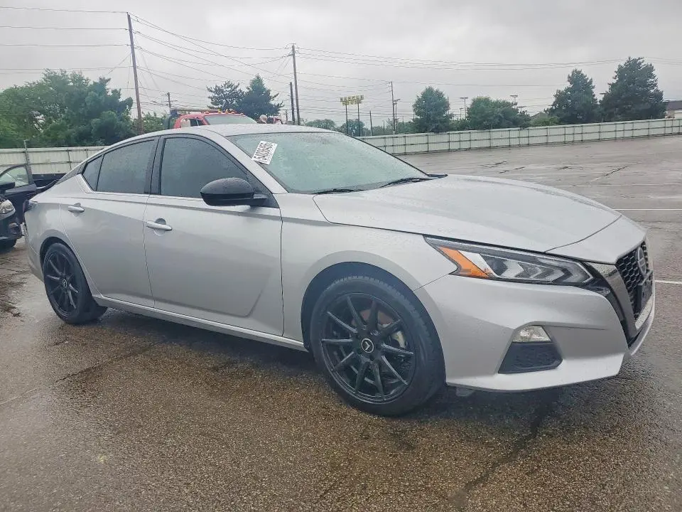 2021 NISSAN ALTIMA SR  
