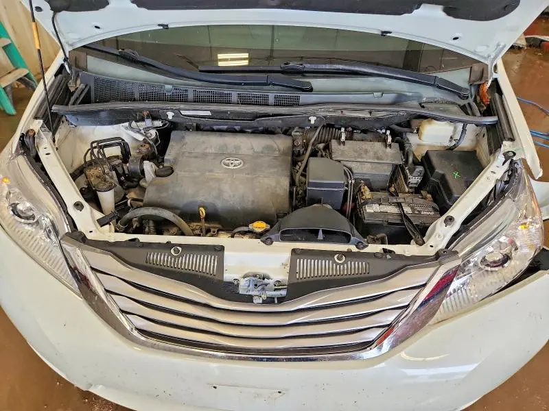 2015 TOYOTA SIENNA XLE PREMIUM 8-PASSENGER  