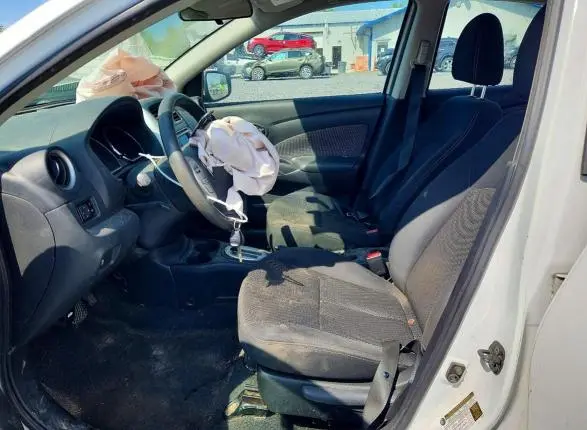 2015 NISSAN VERSA 1.6 SV  