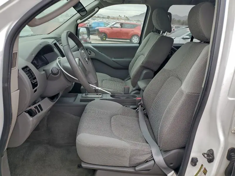 2010 NISSAN FRONTIER CREW CAB SE  