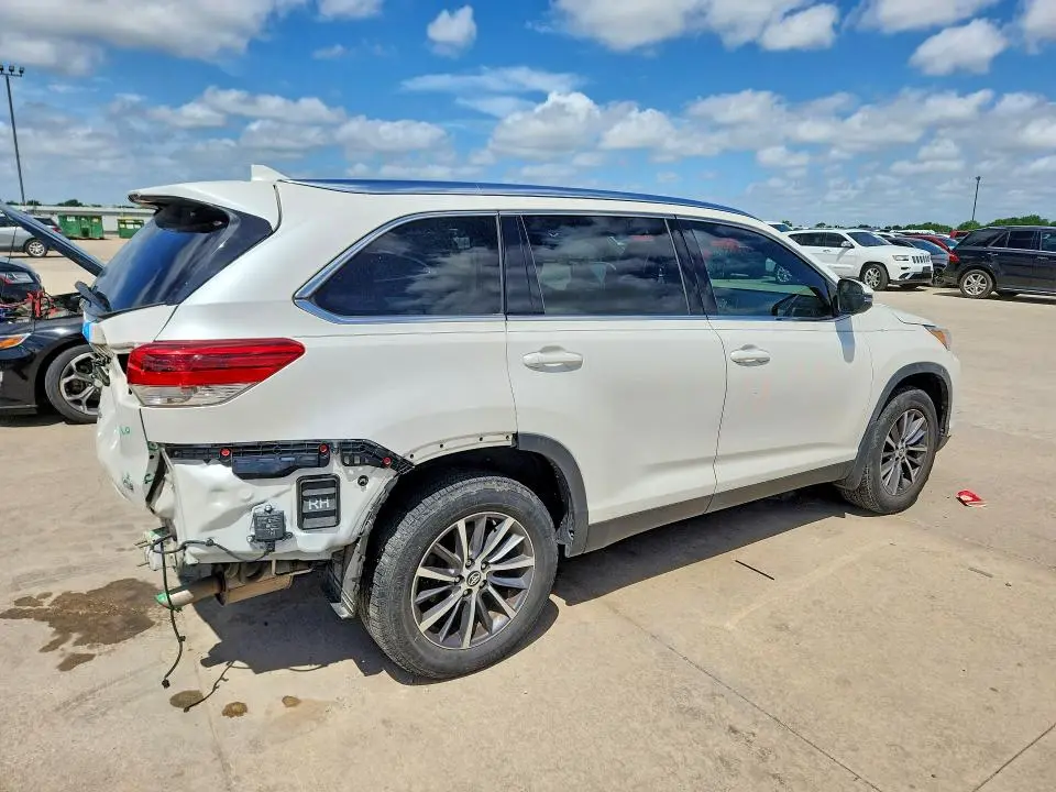 2019 TOYOTA HIGHLANDER XLE  