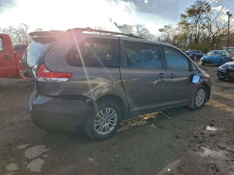 2013 TOYOTA SIENNA   