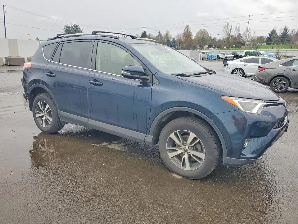 2018 TOYOTA RAV4 XLE  