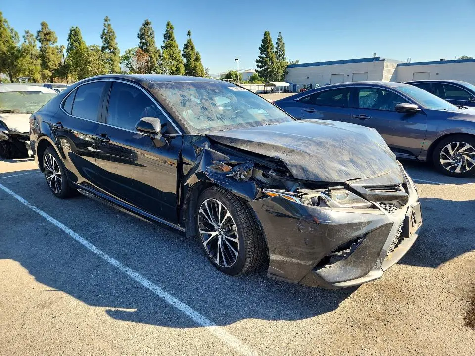 2018 TOYOTA CAMRY SE  