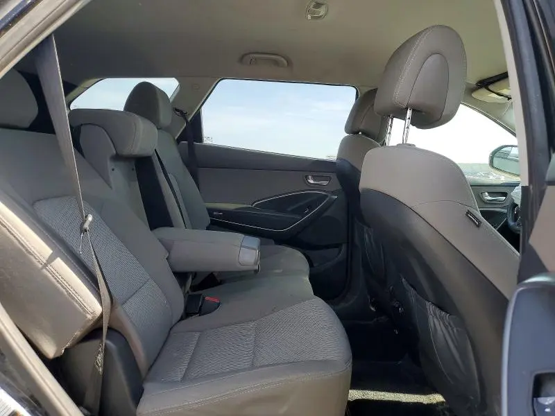 2018 HYUNDAI SANTA FE SE  