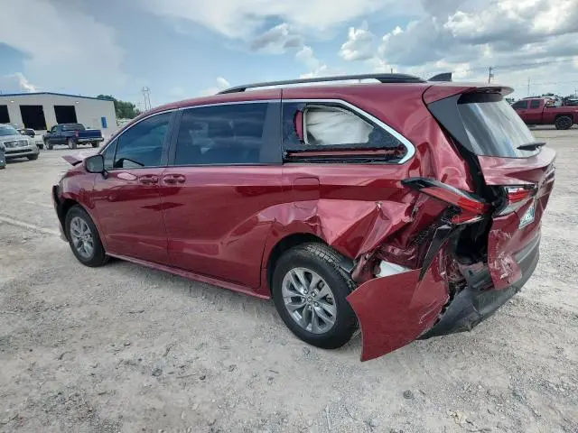 2022 TOYOTA SIENNA LE  
