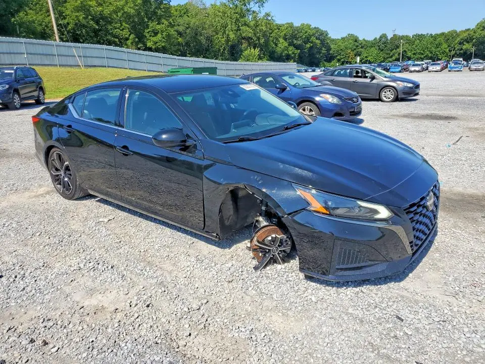 2024 NISSAN ALTIMA SR  