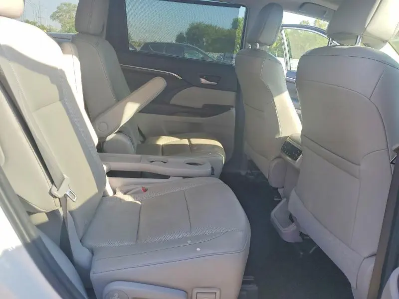 2016 TOYOTA HIGHLANDER LIMITED PLATINUM  