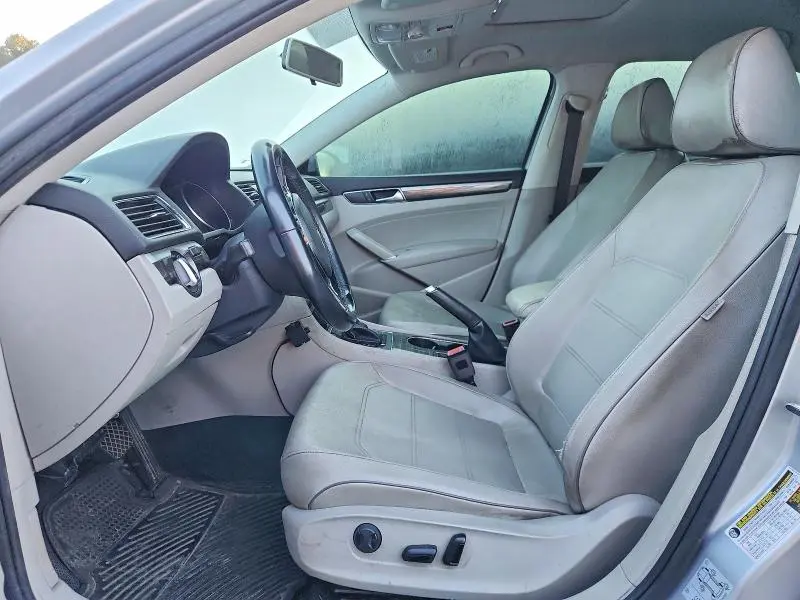 2018 VOLKSWAGEN PASSAT SE  