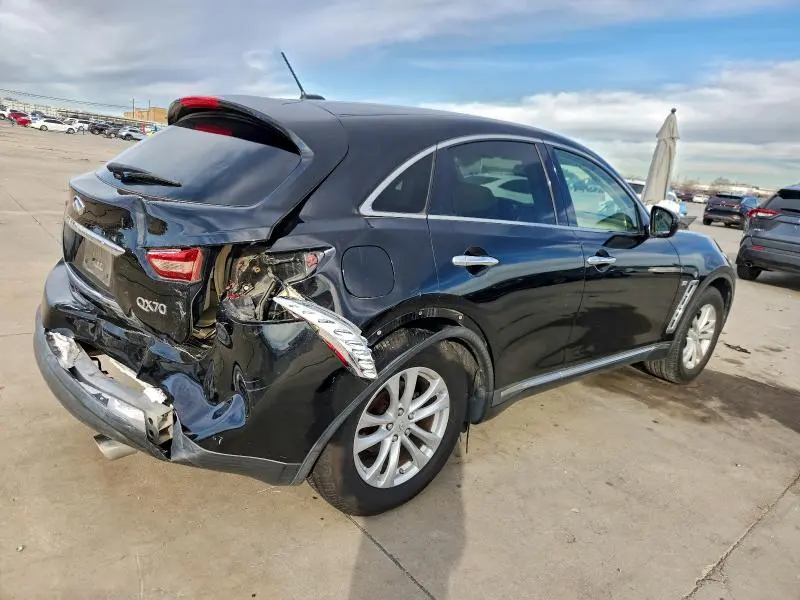 2017 INFINITI QX70   