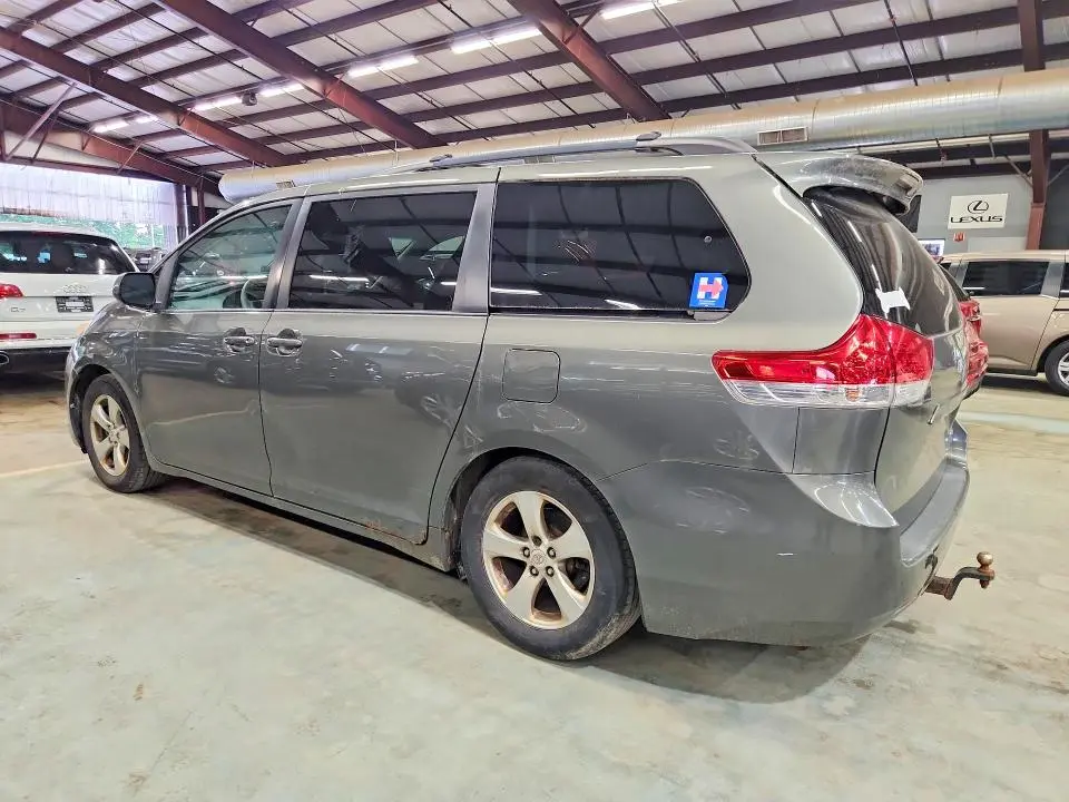 2011 TOYOTA SIENNA LE  