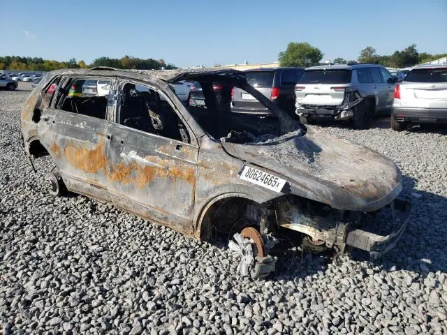 2022 VOLKSWAGEN TIGUAN SE  