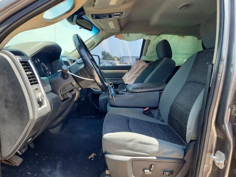 2013 RAM 1500 SLT  